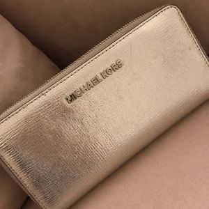 Michael Kors Soft Leather (Silver) Lg wallet.
